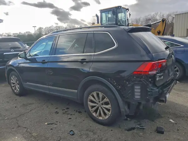 3VV2B7AX8JM012579 2018 VOLKSWAGEN TIGUAN - Image 2