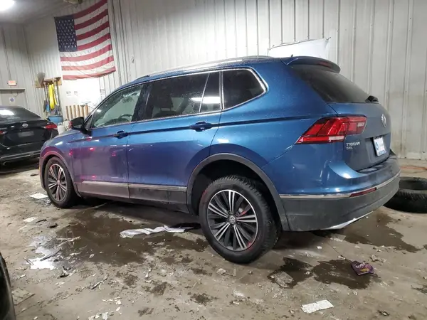 3VV2B7AX8JM016180 2018 VOLKSWAGEN TIGUAN - Image 2