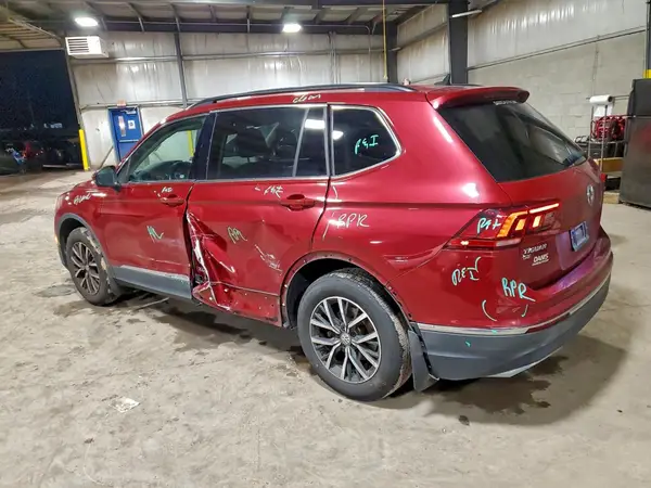 3VV2B7AX8JM019550 2018 VOLKSWAGEN TIGUAN - Image 2