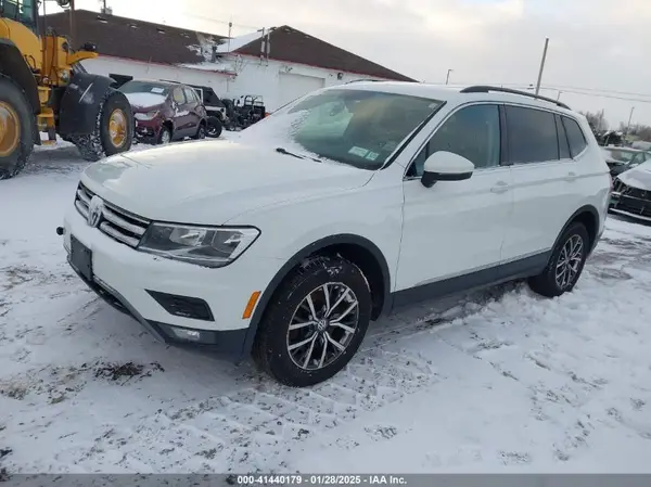 3VV2B7AX8JM020343 2018 VOLKSWAGEN TIGUAN - Image 2