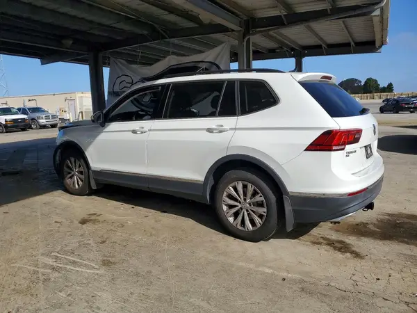 3VV2B7AX8JM021606 2018 VOLKSWAGEN TIGUAN - Image 2
