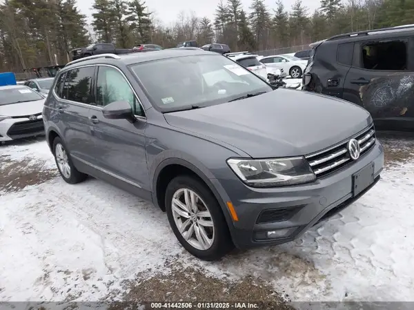 3VV2B7AX8JM027874 2018 VOLKSWAGEN TIGUAN - Image 1