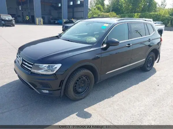 3VV2B7AX8JM036915 2018 VOLKSWAGEN TIGUAN - Image 2