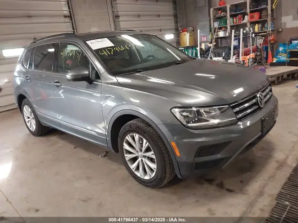3VV2B7AX8JM043153 2018 VOLKSWAGEN TIGUAN - Image 1