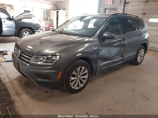 3VV2B7AX8JM043153 2018 VOLKSWAGEN TIGUAN - Image 2