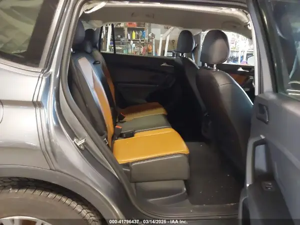 3VV2B7AX8JM043153 2018 VOLKSWAGEN TIGUAN - Image 8