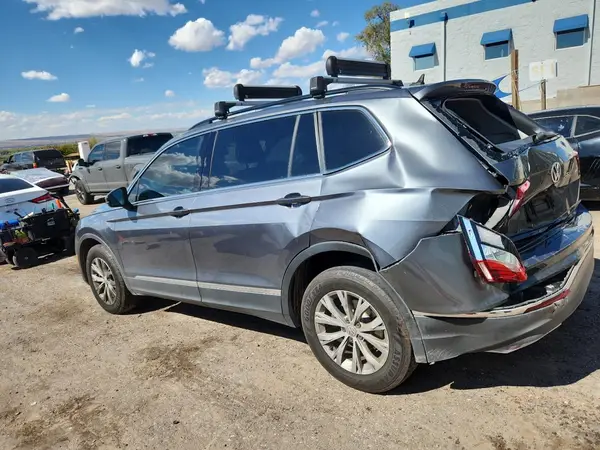 3VV2B7AX8JM043444 2018 VOLKSWAGEN TIGUAN - Image 2