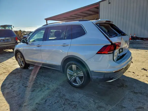 3VV2B7AX8JM054296 2018 VOLKSWAGEN TIGUAN - Image 2