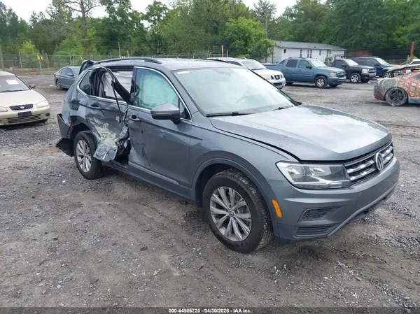 3VV2B7AX8JM060924 2018 VOLKSWAGEN TIGUAN - Image 1
