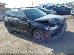 3VV2B7AX8JM062267 2018 VOLKSWAGEN TIGUAN