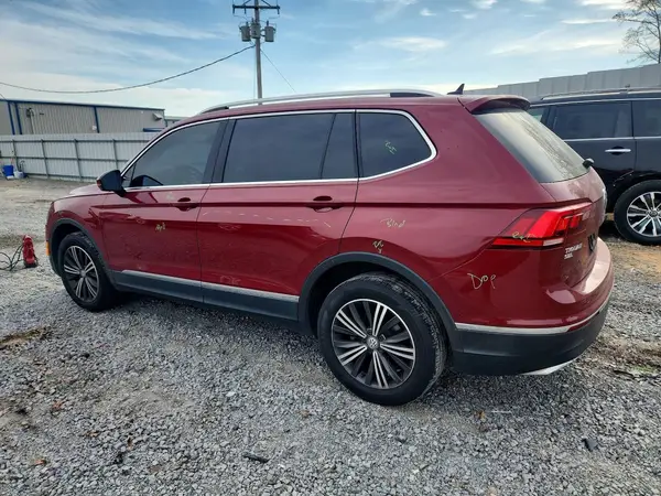 3VV2B7AX8JM067226 2018 VOLKSWAGEN TIGUAN - Image 2