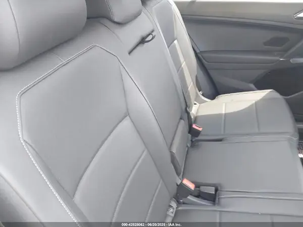 3VV2B7AX8JM068960 2018 VOLKSWAGEN TIGUAN - Image 8