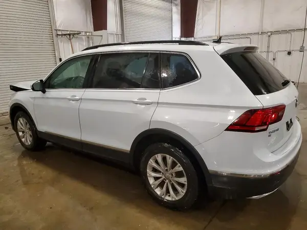 3VV2B7AX8JM069624 2018 VOLKSWAGEN TIGUAN - Image 2