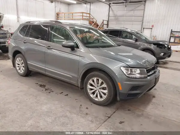 3VV2B7AX8JM069767 2018 VOLKSWAGEN TIGUAN - Image 1