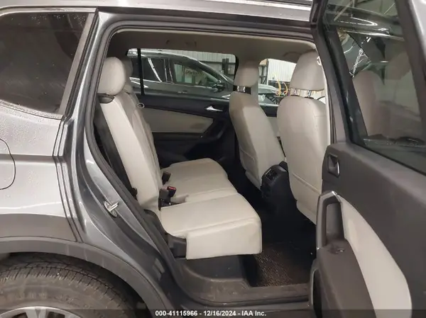 3VV2B7AX8JM069767 2018 VOLKSWAGEN TIGUAN - Image 8