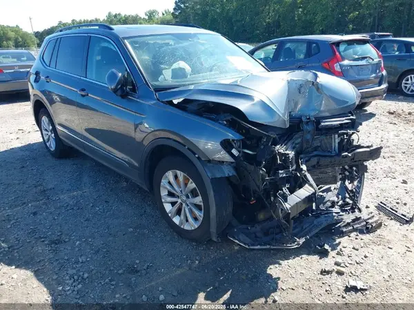 3VV2B7AX8JM088223 2018 VOLKSWAGEN TIGUAN - Image 1