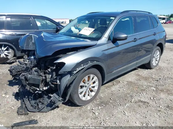 3VV2B7AX8JM088223 2018 VOLKSWAGEN TIGUAN - Image 2