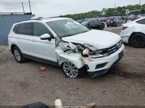 3VV2B7AX8JM102377 2018 VOLKSWAGEN TIGUAN - Image 1