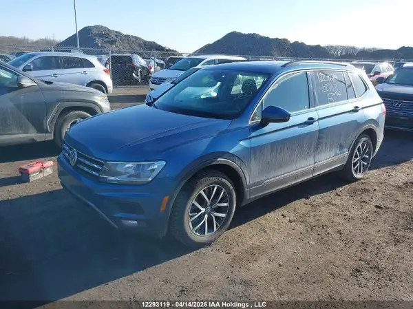 3VV2B7AX8JM102413 2018 VOLKSWAGEN TIGUAN - Image 2