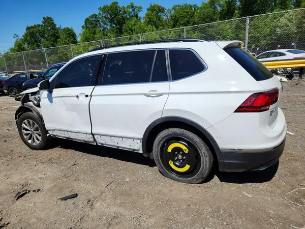 3VV2B7AX8JM103982 2018 VOLKSWAGEN TIGUAN - Image 2