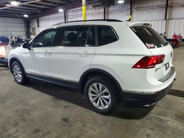 3VV2B7AX8JM104341 2018 VOLKSWAGEN TIGUAN - Image 2