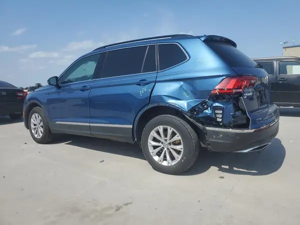 3VV2B7AX8JM106767 2018 VOLKSWAGEN TIGUAN - Image 2
