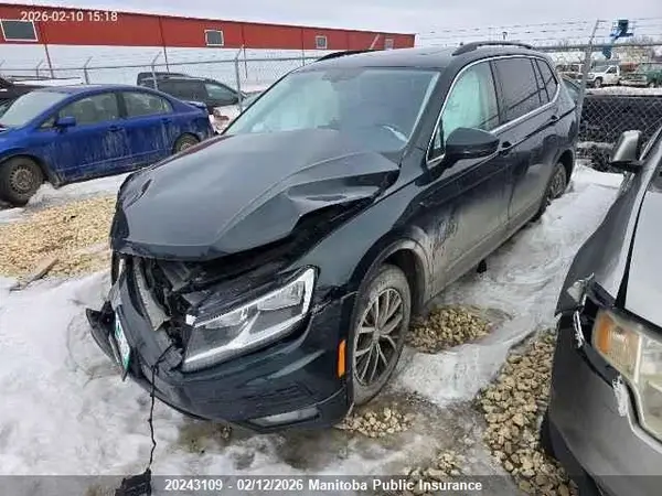 3VV2B7AX8JM110897 2018 VOLKSWAGEN TIGUAN - Image 2