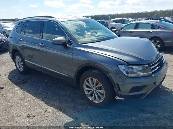 3VV2B7AX8JM113668 2018 VOLKSWAGEN TIGUAN - Image 1