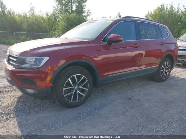 3VV2B7AX8JM117557 2018 VOLKSWAGEN TIGUAN - Image 2