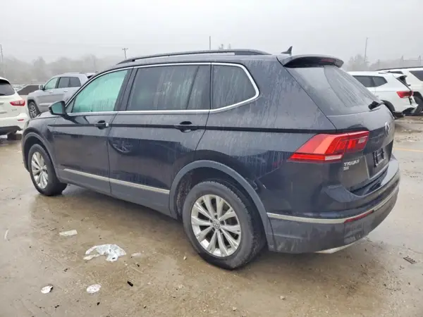 3VV2B7AX8JM118403 2018 VOLKSWAGEN TIGUAN - Image 2