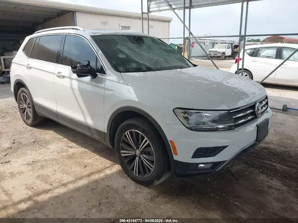 3VV2B7AX8JM120443 2018 VOLKSWAGEN TIGUAN - Image 1