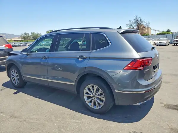 3VV2B7AX8JM131331 2018 VOLKSWAGEN TIGUAN - Image 2