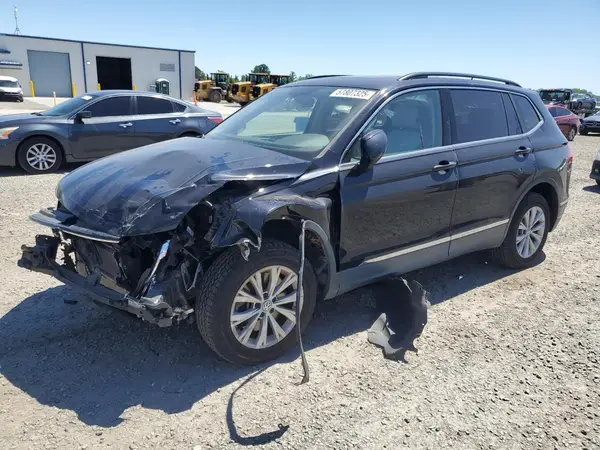 3VV2B7AX8JM132642 2018 VOLKSWAGEN TIGUAN - Image 1