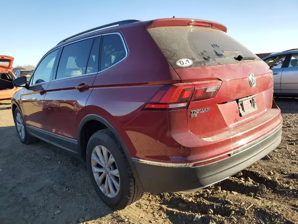 3VV2B7AX8JM133421 2018 VOLKSWAGEN TIGUAN - Image 2