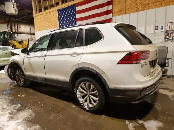 3VV2B7AX8JM148372 2018 VOLKSWAGEN TIGUAN - Image 2
