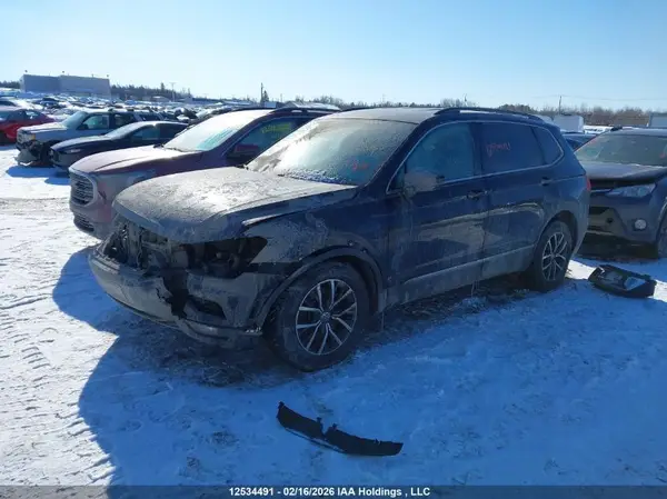 3VV2B7AX8JM183168 2018 VOLKSWAGEN TIGUAN - Image 2
