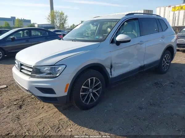 3VV2B7AX8JM195370 2018 VOLKSWAGEN TIGUAN - Image 2