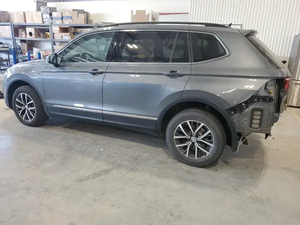 3VV2B7AX8JM210014 2018 VOLKSWAGEN TIGUAN - Image 2