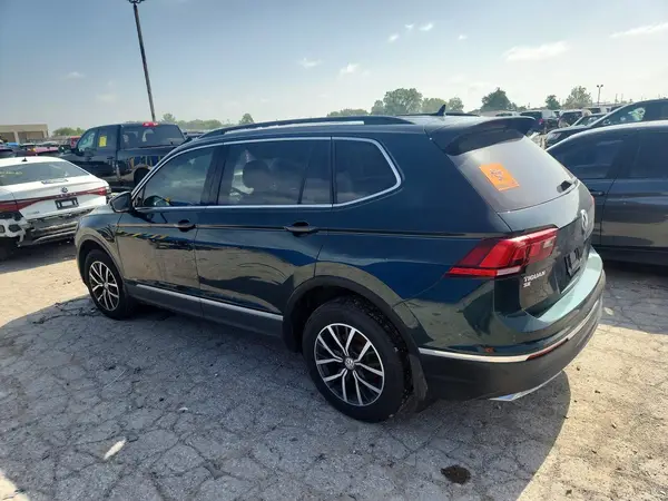 3VV2B7AX8JM220896 2018 VOLKSWAGEN TIGUAN - Image 2
