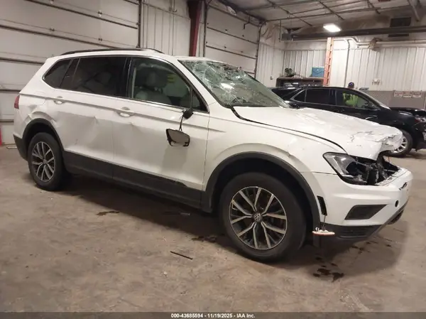 3VV2B7AX8KM183351 2019 VOLKSWAGEN TIGUAN - Image 1