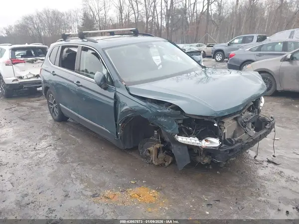 3VV2B7AX8LM041163 2020 VOLKSWAGEN TIGUAN - Image 1