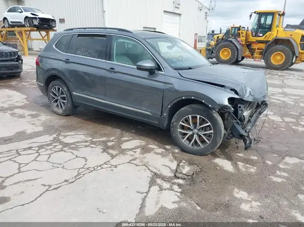 3VV2B7AX8LM044645 2020 VOLKSWAGEN TIGUAN - Image 1