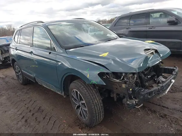 3VV2B7AX8LM103631 2020 VOLKSWAGEN TIGUAN - Image 1
