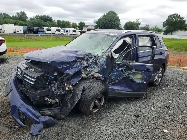 3VV2B7AX8MM013302 2021 VOLKSWAGEN TIGUAN - Image 1