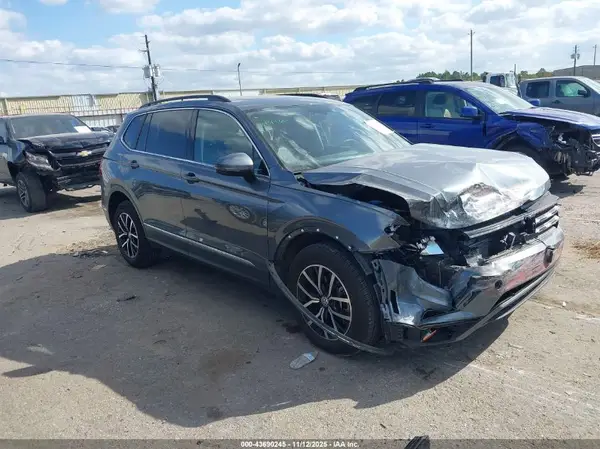 3VV2B7AX8MM159005 2021 VOLKSWAGEN TIGUAN - Image 1