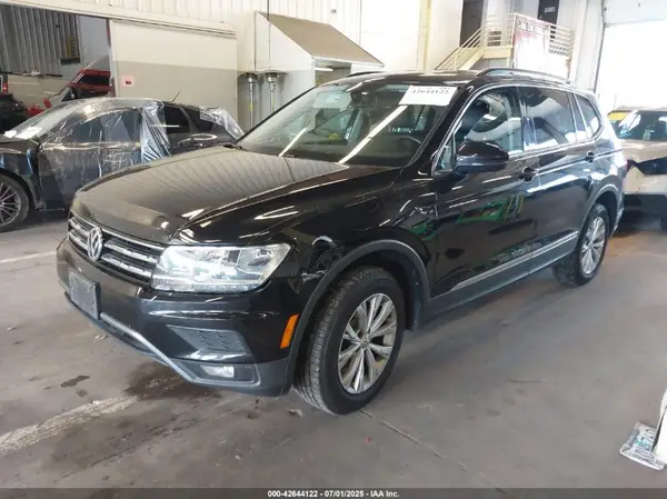 3VV2B7AX9JM001557 2018 VOLKSWAGEN TIGUAN - Image 2