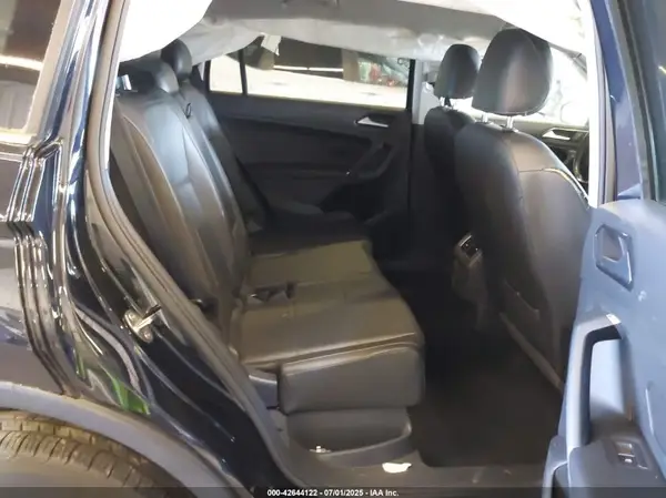 3VV2B7AX9JM001557 2018 VOLKSWAGEN TIGUAN - Image 8