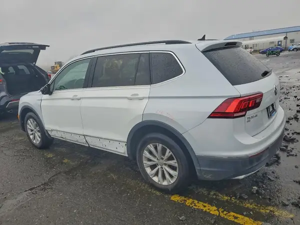 3VV2B7AX9JM028693 2018 VOLKSWAGEN TIGUAN - Image 2
