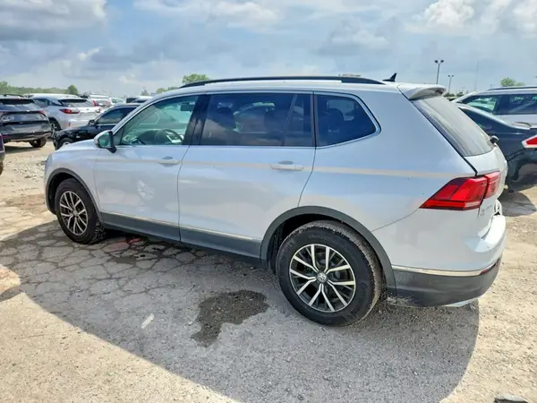 3VV2B7AX9JM033084 2018 VOLKSWAGEN TIGUAN - Image 2