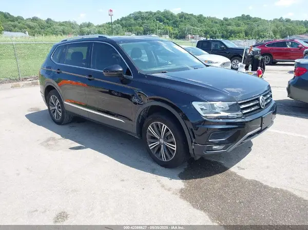 3VV2B7AX9JM051858 2018 VOLKSWAGEN TIGUAN - Image 1